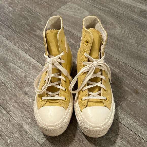 Yellow Platform Converse - Picture 2 of 7